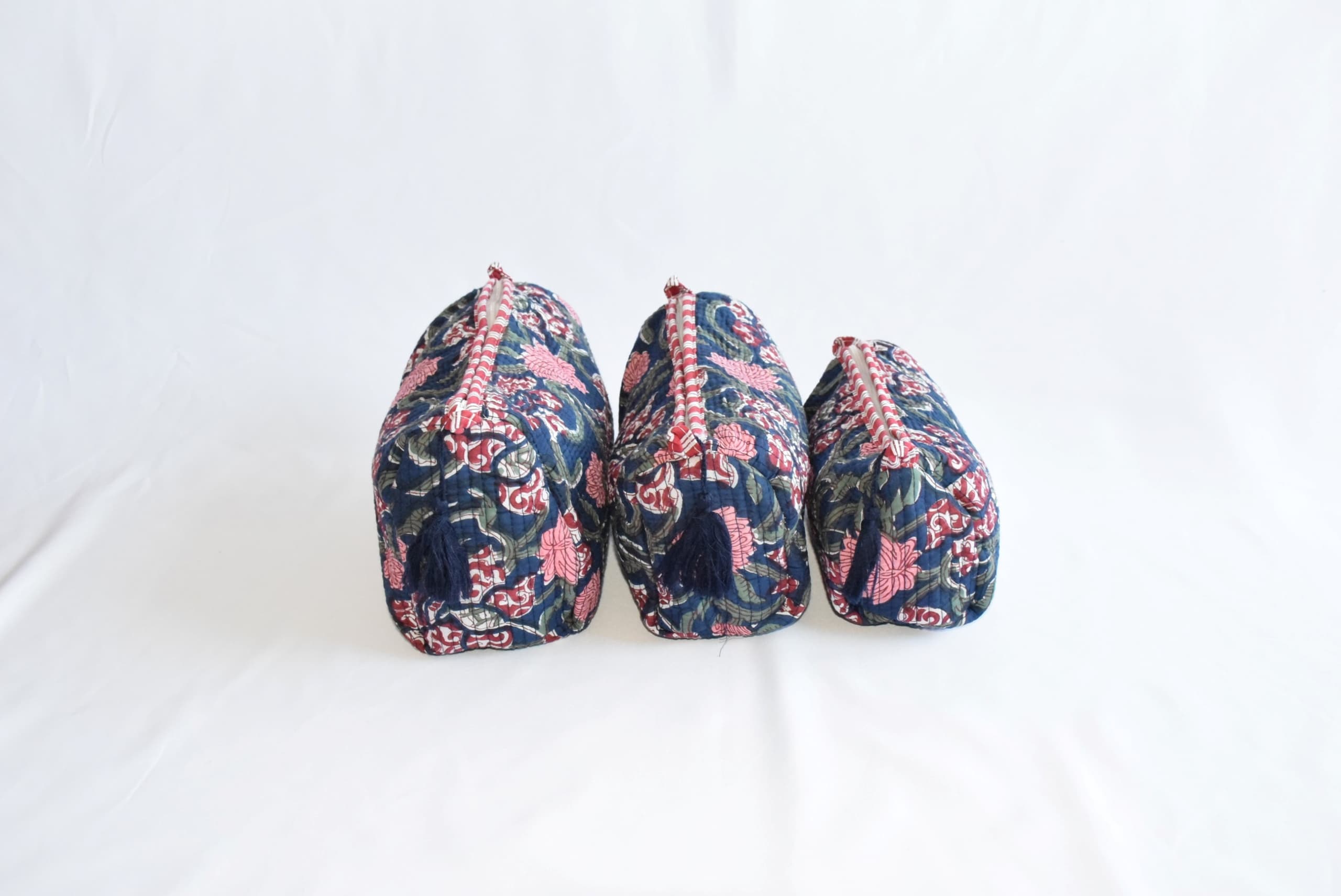 pouch_navy_side.jpg